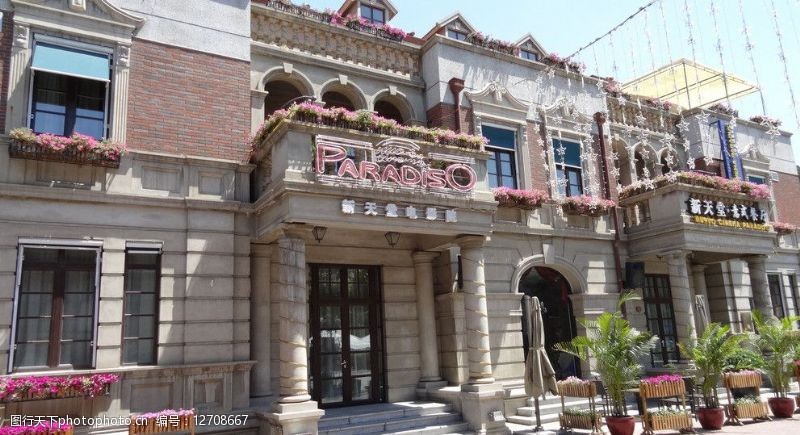 风情街上电影院图片素材
