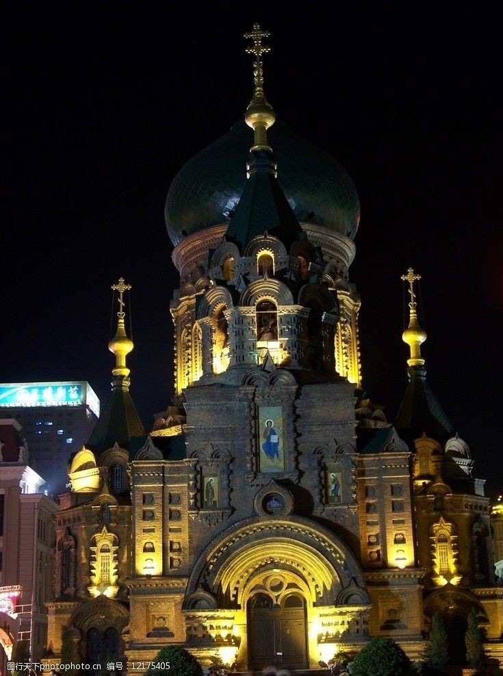 欧式铁窗哈尔滨圣索菲亚大教堂的夜晚图片