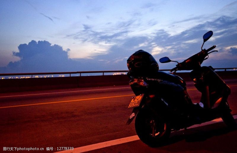 高速公路摩托车图片