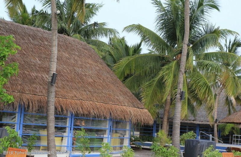 马尔代夫沙滩茅草屋图片