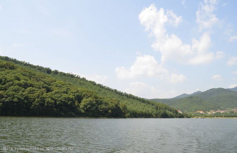 碧水蓝天龙湖风景图片