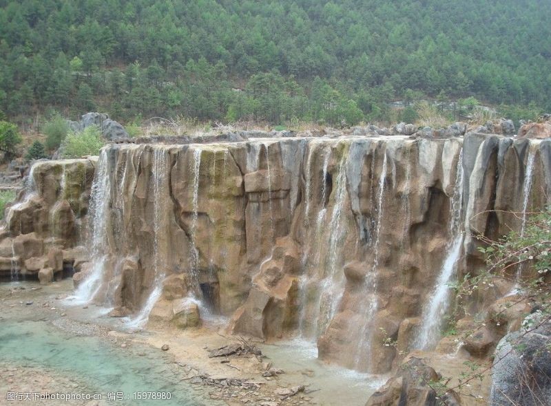 云南山水自然风光瀑布图片