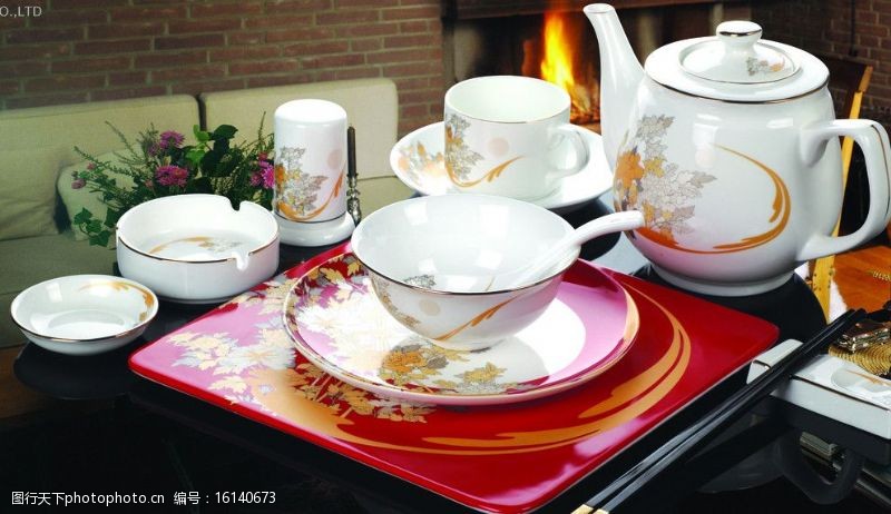 玻璃杯子中国风陶瓷餐具图片