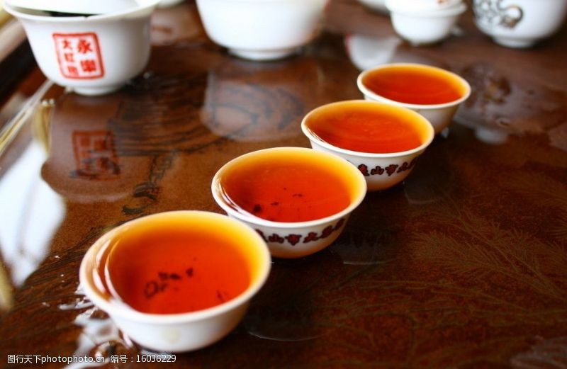 大红袍饮茶图片