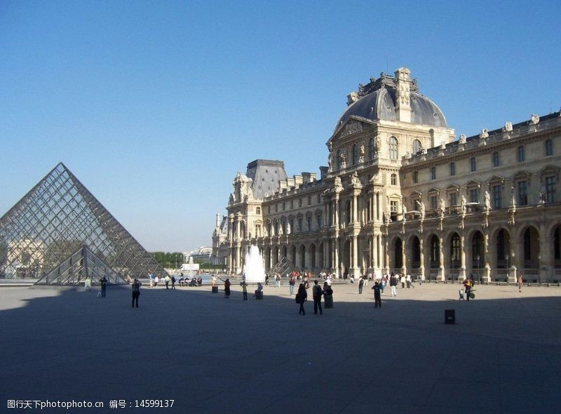 世界著名建筑巴黎卢浮宫金字塔广场图片
