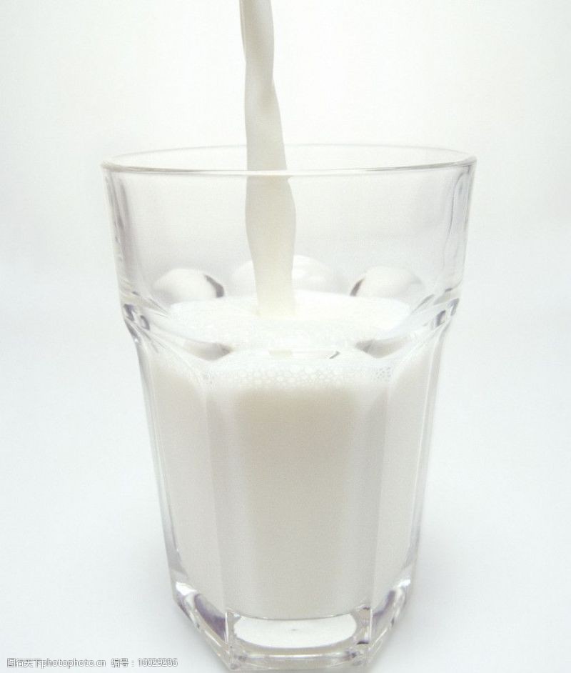 优纯牛奶鲜奶图片