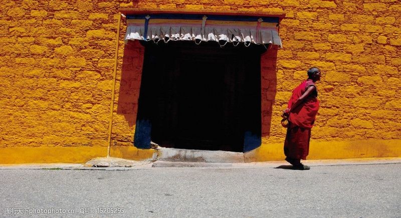 西藏旅行老喇嘛图片
